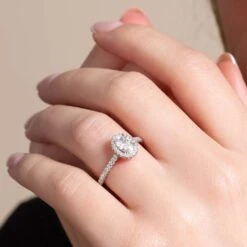 Chisholm Hunter Platinum Oval Cut 1.15ct Diamond Halo Solitaire -Chisholm Hunter 1 001 22 0006 om 2