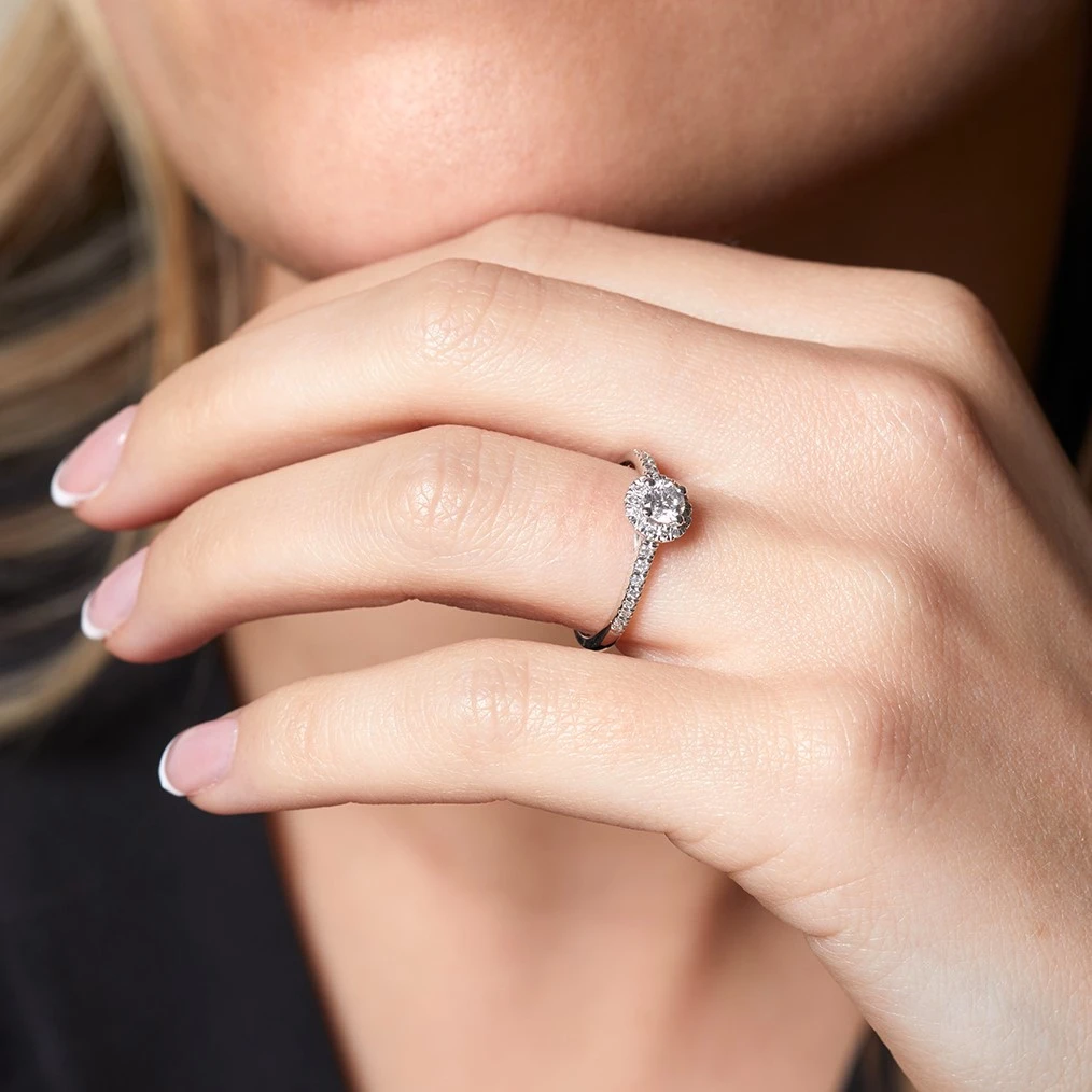 Chisholm Hunter 9ct White Gold Round Brilliant 0.50ct Diamond Halo Solitaire Ring 7 Chisholm Hunter 9ct White Gold Round Brilliant 0.50ct Diamond Halo Solitaire Ring - Image 5