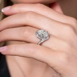 Chisholm Hunter Platinum Oval Cut 3.00ct Diamond Halo Solitaire Ring -Chisholm Hunter 1 002 17 0044 om 1 1