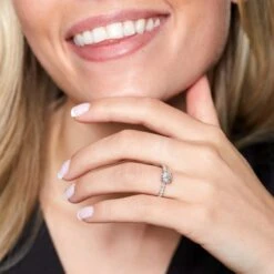 Chisholm Hunter Platinum Round Brilliant 0.90ct Diamond Shoulders Solitaire I VVS2 -Chisholm Hunter 1 002 19 0232 om 3 1