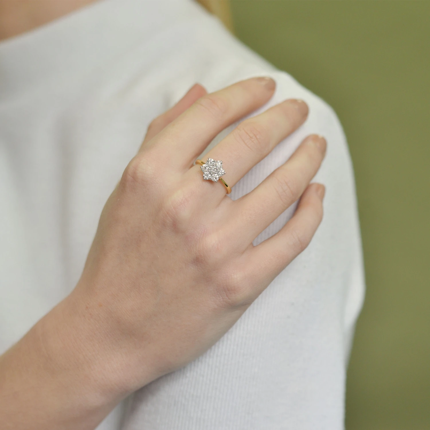 Chisholm Hunter 18ct Yellow Gold Brillant Cut 0.90ct Diamond Flower Cluster Ring 4 Chisholm Hunter 18ct Yellow Gold Brillant Cut 0.90ct Diamond Flower Cluster Ring - Image 2