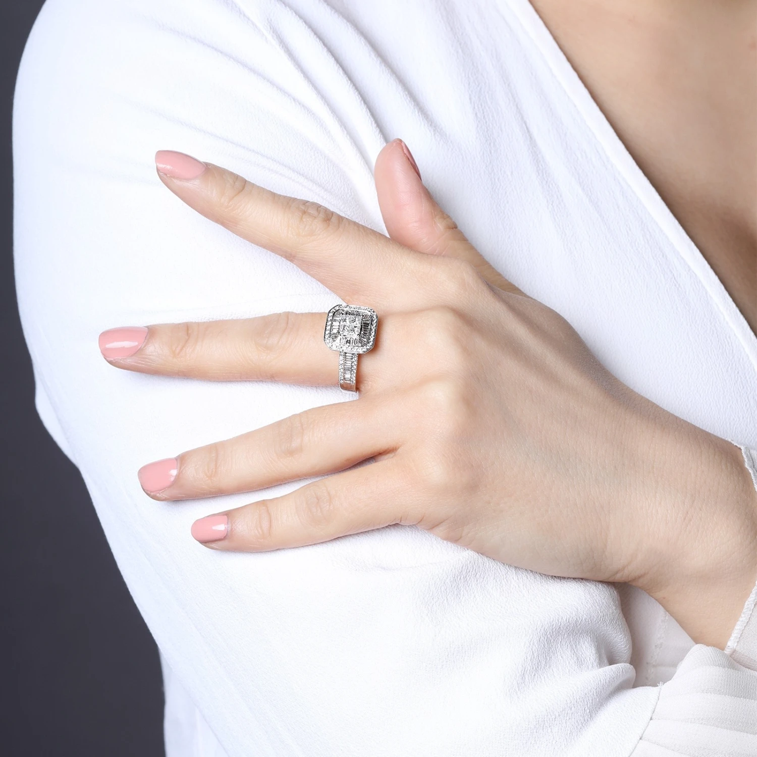 Chisholm Hunter 18ct White Gold Baguette And Brilliant Cut 1.50ct Diamond Cluster Ring 5 Chisholm Hunter 18ct White Gold Baguette And Brilliant Cut 1.50ct Diamond Cluster Ring - Image 3