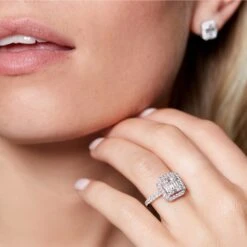 Chisholm Hunter 18ct White Gold 1.06ct Baguette And Round Brilliant Diamond Cluster Ring 12 Chisholm Hunter 18ct White Gold 1.06ct Baguette And Round Brilliant Diamond Cluster Ring -Chisholm Hunter 1 008 02 0821 1 b