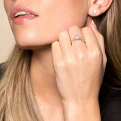 Chisholm Hunter 9ct White Gold Brilliant Cut 0.50ct Diamond Cluster Ring 13 Chisholm Hunter 9ct White Gold Brilliant Cut 0.50ct Diamond Cluster Ring -Chisholm Hunter 1 008 04 0204 om 1 1