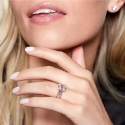 Chisholm Hunter 18ct Rose Gold Baguette Cut 1.75ct Diamond Cluster Ring 27 Chisholm Hunter 18ct Rose Gold Baguette Cut 1.75ct Diamond Cluster Ring -Chisholm Hunter 1 008 06 0017 ls