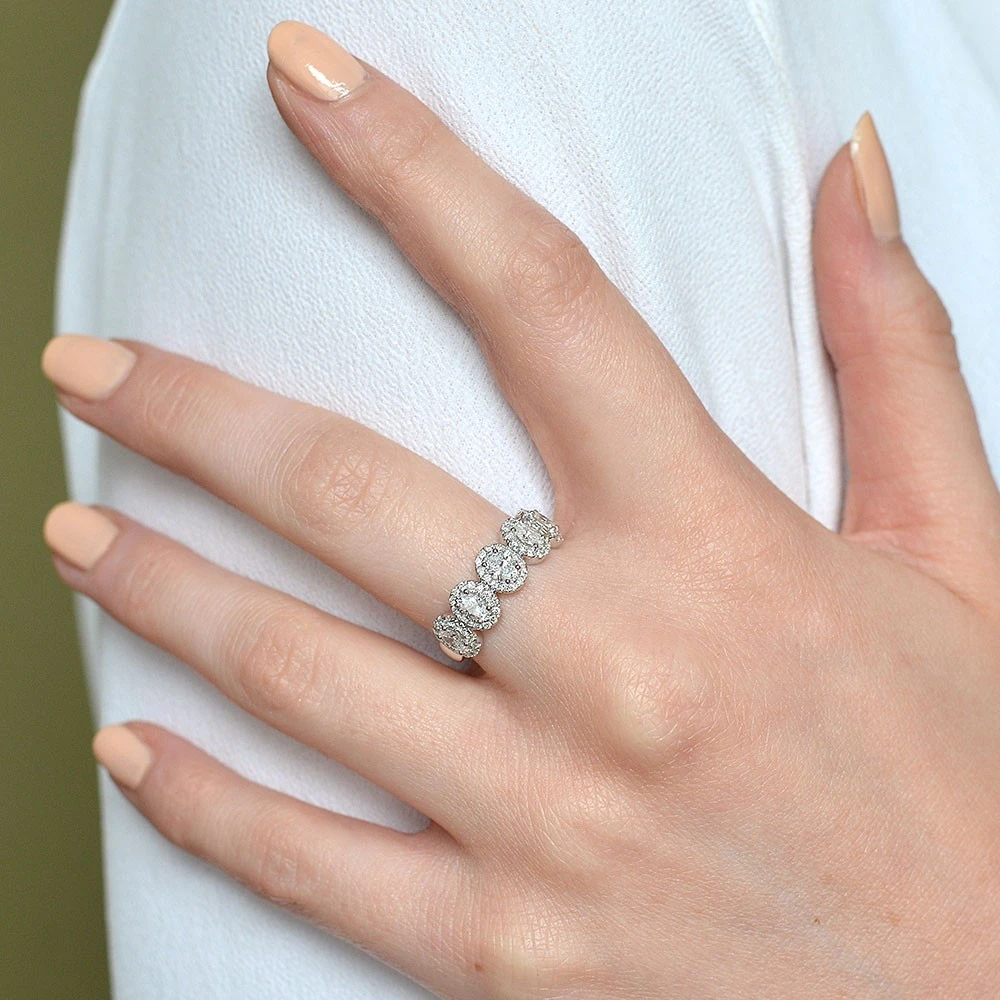 Chisholm Hunter 18ct White Gold Brilliant And Oval Cut 1.10ct Diamond Halo Fancy Band 6 Chisholm Hunter 18ct White Gold Brilliant And Oval Cut 1.10ct Diamond Halo Fancy Band - Image 4