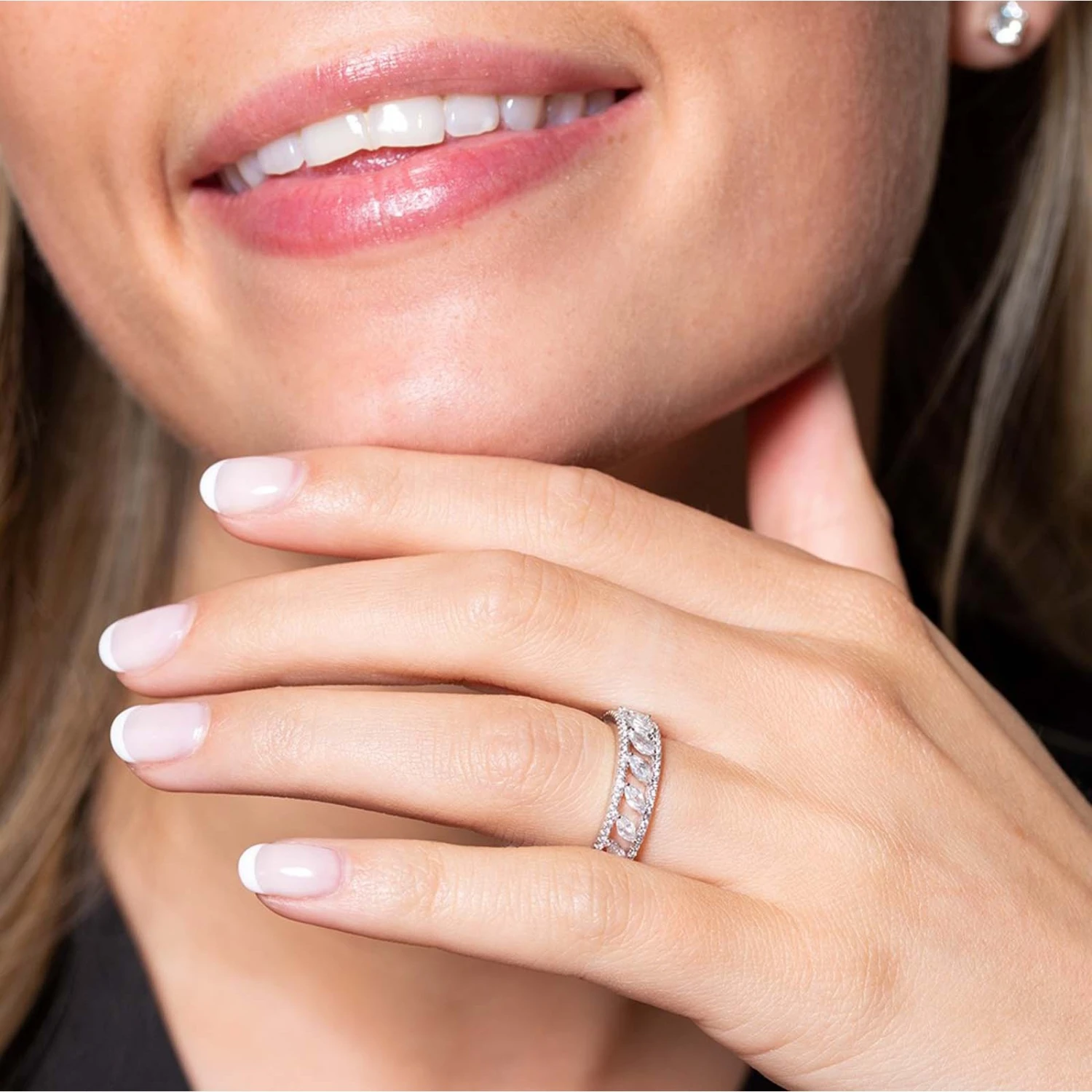 Chisholm Hunter 18ct White Gold Brilliant And Marquise Cut 0.69ct Diamond Fancy Band 6 Chisholm Hunter 18ct White Gold Brilliant And Marquise Cut 0.69ct Diamond Fancy Band - Image 4