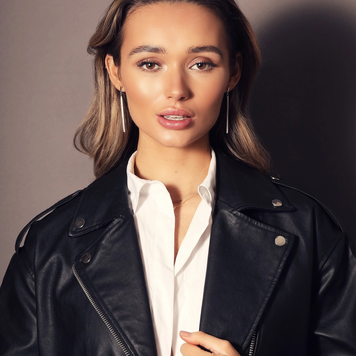 Chisholm Hunter 9ct White Gold Bar Drop Earrings 6 Chisholm Hunter 9ct White Gold Bar Drop Earrings - Image 4