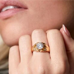 Chisholm Hunter 18ct Yellow Gold Round Brilliant 2.50ct Diamond Solitaire Ring EDR Certified 12 Chisholm Hunter 18ct Yellow Gold Round Brilliant 2.50ct Diamond Solitaire Ring EDR Certified -Chisholm Hunter 11 135 01 0767 om 1b 2