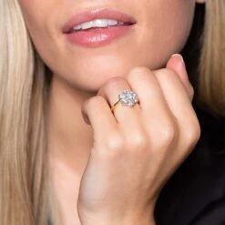 Chisholm Hunter 18ct Yellow Gold 2.00ct Round Brilliant Flower Cluster Diamond Ring 11 Chisholm Hunter 18ct Yellow Gold 2.00ct Round Brilliant Flower Cluster Diamond Ring -Chisholm Hunter 11 136 05 0095 om 1 1