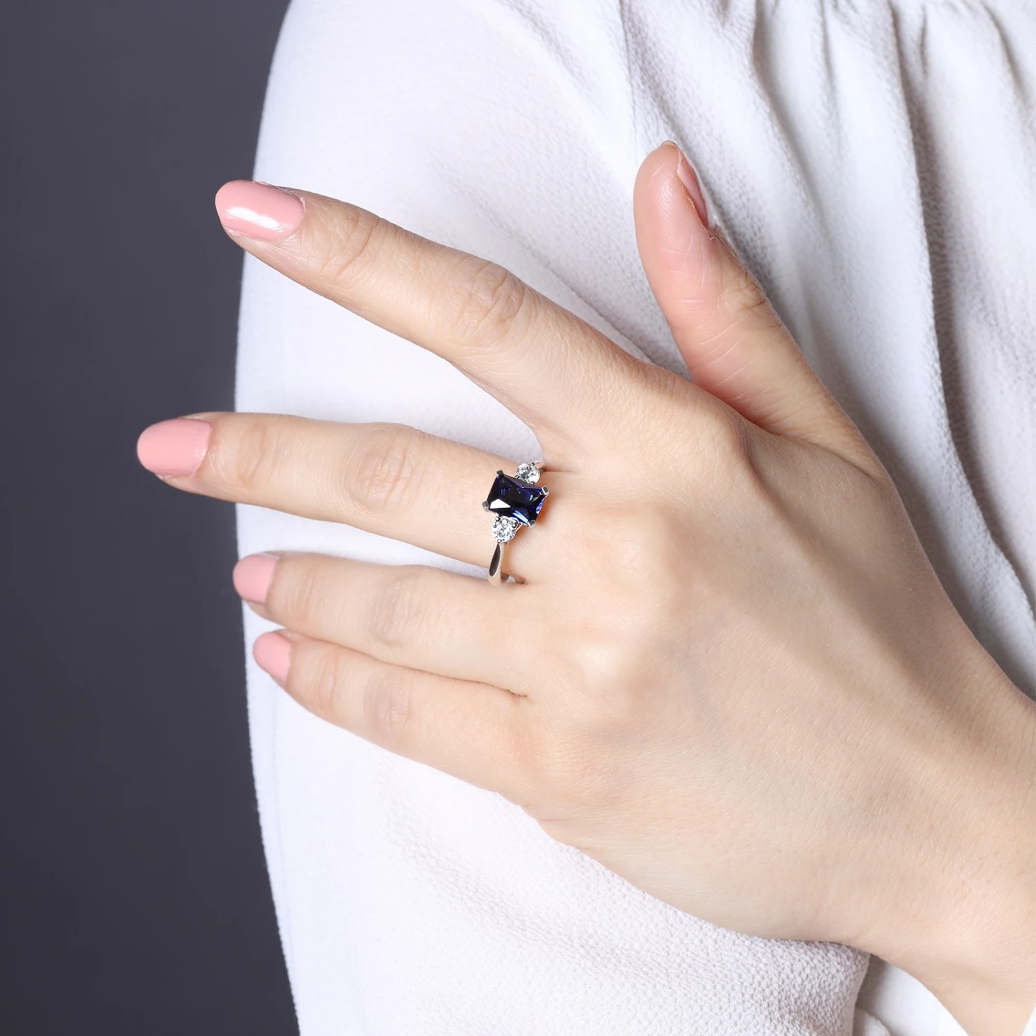 Chisholm Hunter 18ct White Gold Mixed Cut Sapphire And Diamond 2.36ct Three Stone Ring 6 Chisholm Hunter 18ct White Gold Mixed Cut Sapphire And Diamond 2.36ct Three Stone Ring - Image 4