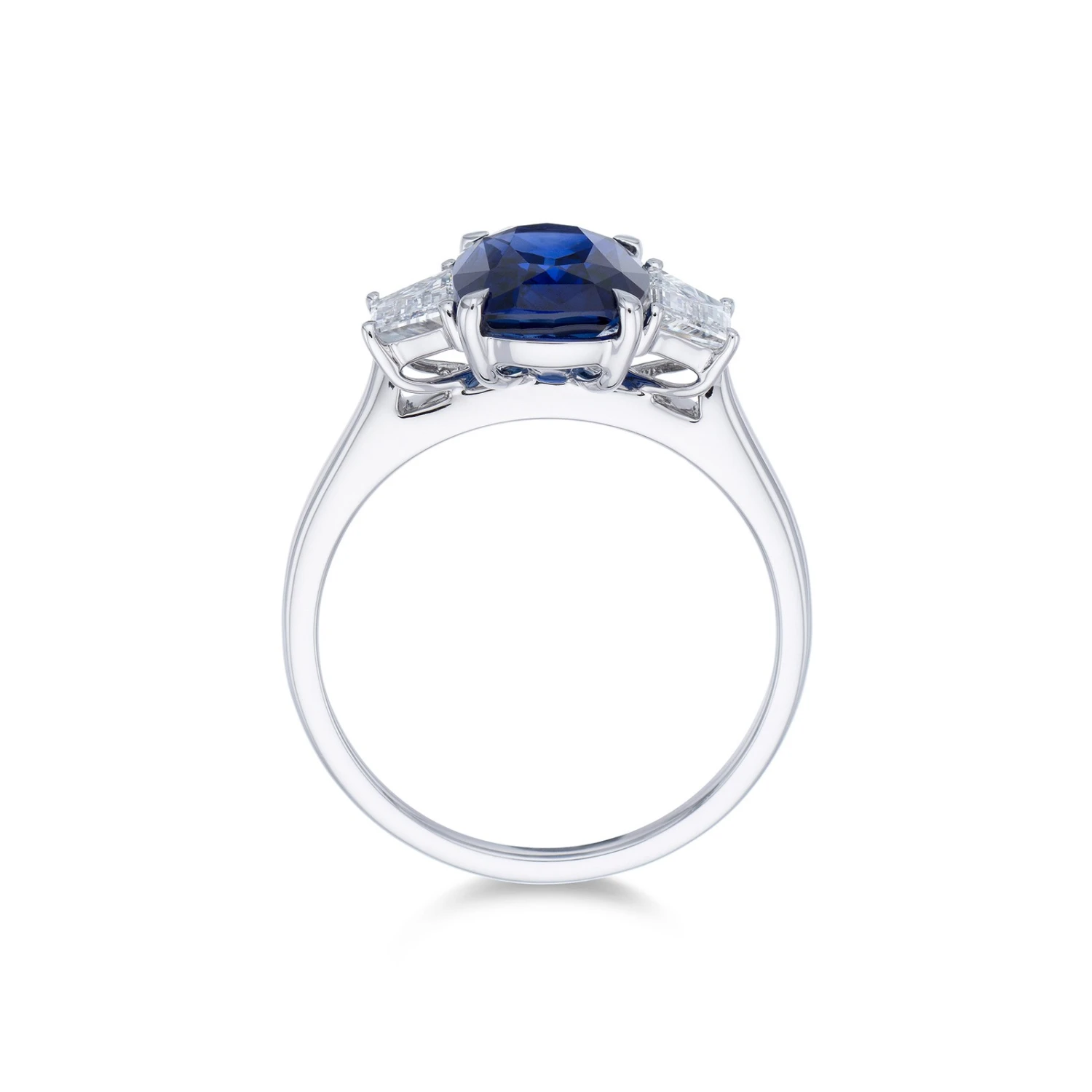 Chisholm Hunter 18ct White Gold Oval Cut 3.12ct Sapphire And 0.60ct Diamond Three Stone Ring 6 Chisholm Hunter 18ct White Gold Oval Cut 3.12ct Sapphire And 0.60ct Diamond Three Stone Ring - Image 4