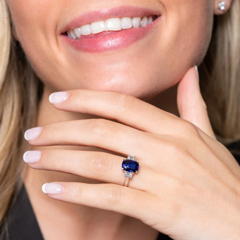 Chisholm Hunter 18ct White Gold Oval Cut 3.12ct Sapphire And 0.60ct Diamond Three Stone Ring 7 Chisholm Hunter 18ct White Gold Oval Cut 3.12ct Sapphire And 0.60ct Diamond Three Stone Ring - Image 5