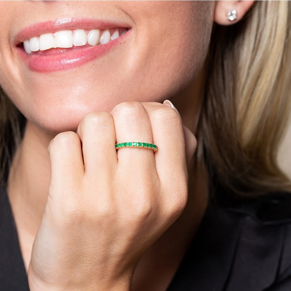 Chisholm Hunter 9ct Yellow Gold Brilliant Cut 0.74ct Emerald Eternity Ring 7 Chisholm Hunter 9ct Yellow Gold Brilliant Cut 0.74ct Emerald Eternity Ring - Image 5