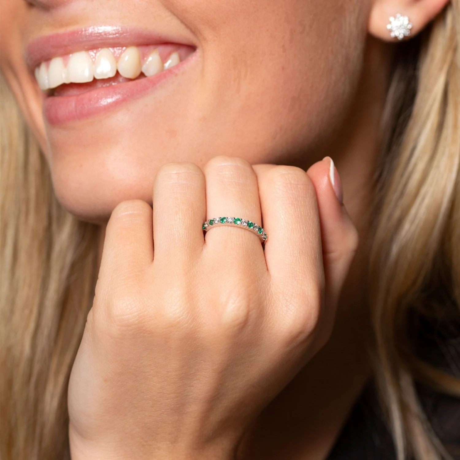 Chisholm Hunter 18ct White Gold Brilliant Cut Emerald And 0.18ct Diamond Eternity Ring 7 Chisholm Hunter 18ct White Gold Brilliant Cut Emerald And 0.18ct Diamond Eternity Ring - Image 5