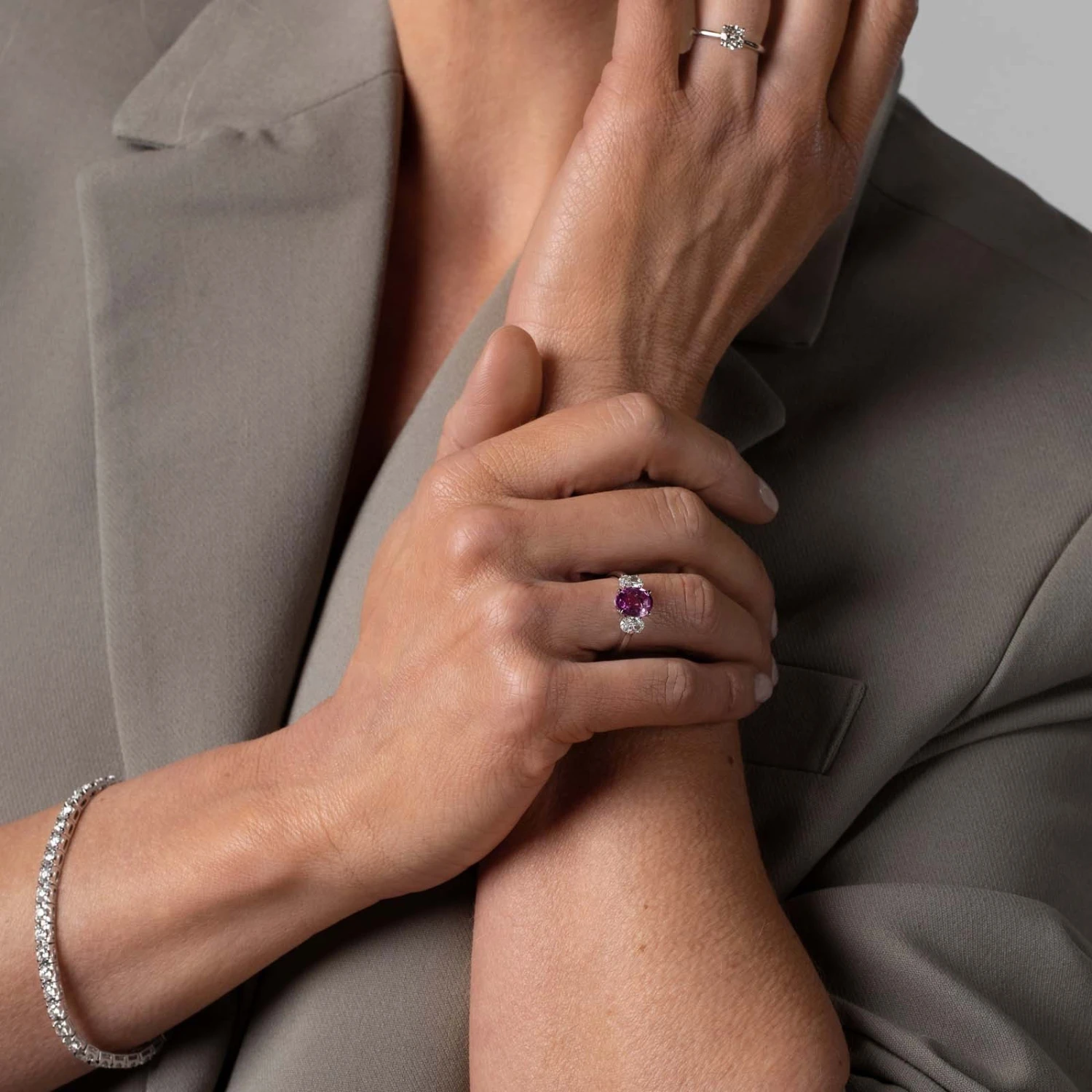 Chisholm Hunter 18ct White Gold 0.83ct Diamond 2.28ct Pink Sapphire Three Stone 7 Chisholm Hunter 18ct White Gold 0.83ct Diamond 2.28ct Pink Sapphire Three Stone - Image 5