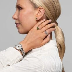 Chisholm Hunter 18ct White Gold Diamond 0.21ct And Peridot 3.15ct Halo Ring -Chisholm Hunter 13 118 04 0032 om c 1