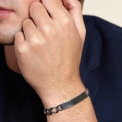 Chisholm Hunter Silver Bar Curb Bracelet 8 Chisholm Hunter Silver Bar Curb Bracelet -Chisholm Hunter 14 154 03 0003 om 1 1