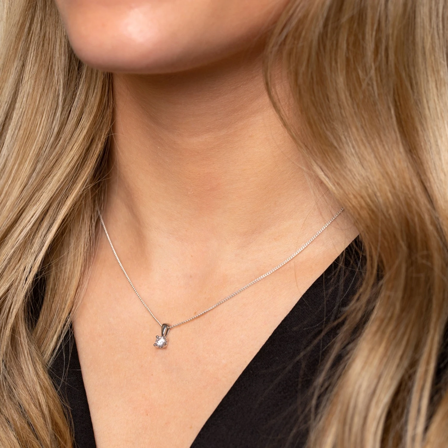 Chisholm Hunter 18ct White Gold Brilliant Cut 0.33ct Diamond Pendant 5 Chisholm Hunter 18ct White Gold Brilliant Cut 0.33ct Diamond Pendant - Image 3