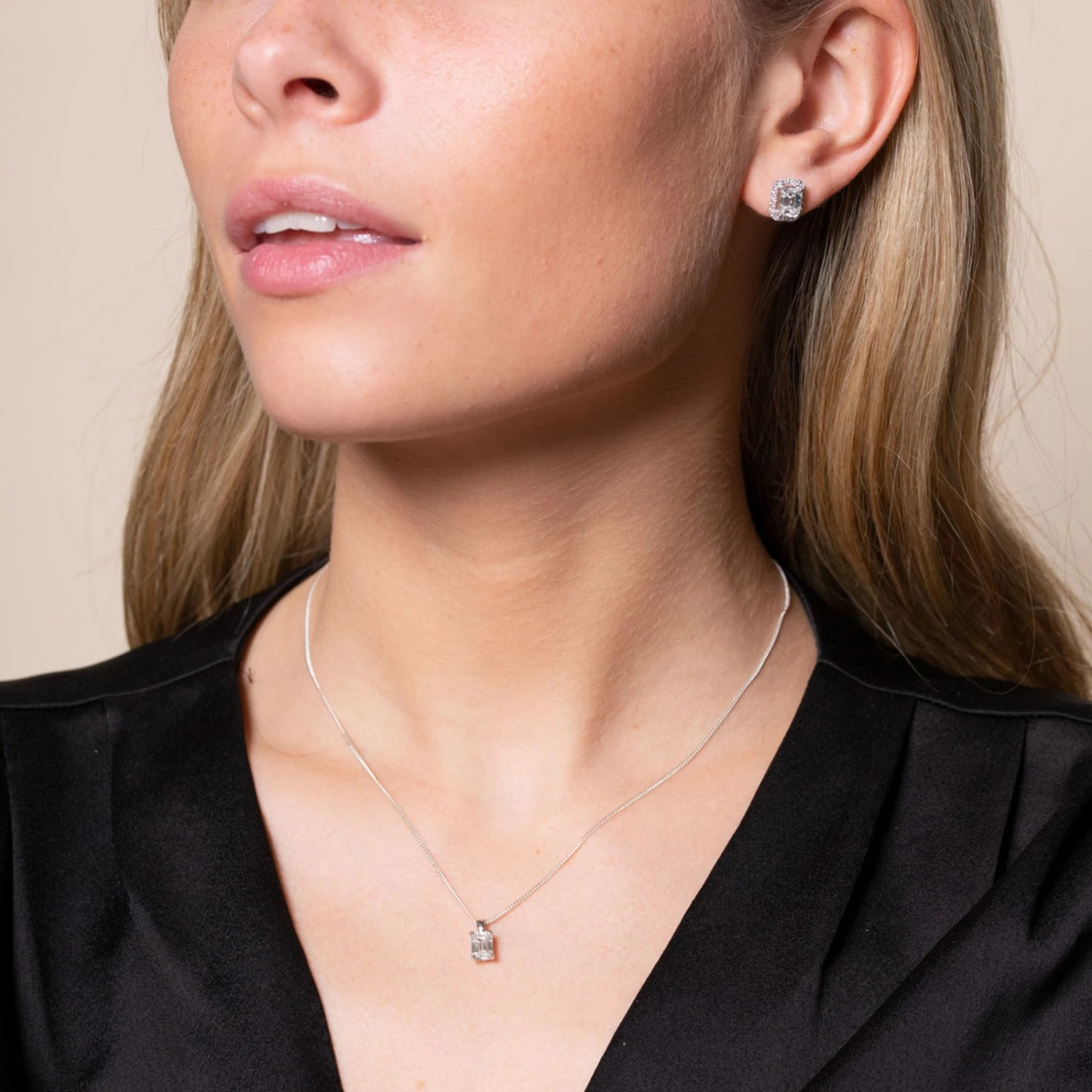 Chisholm Hunter 18ct White Gold Emerald Cut 1.00ct Diamond Solitaire Pendant Necklace 5 Chisholm Hunter 18ct White Gold Emerald Cut 1.00ct Diamond Solitaire Pendant Necklace - Image 3