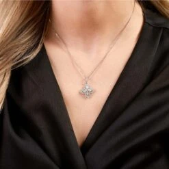 Chisholm Hunter 18ct White Gold 0.73ct Round Brilliant Cut Diamond Pendant Necklace 11 Chisholm Hunter 18ct White Gold 0.73ct Round Brilliant Cut Diamond Pendant Necklace -Chisholm Hunter 15 119 05 0106 om 1