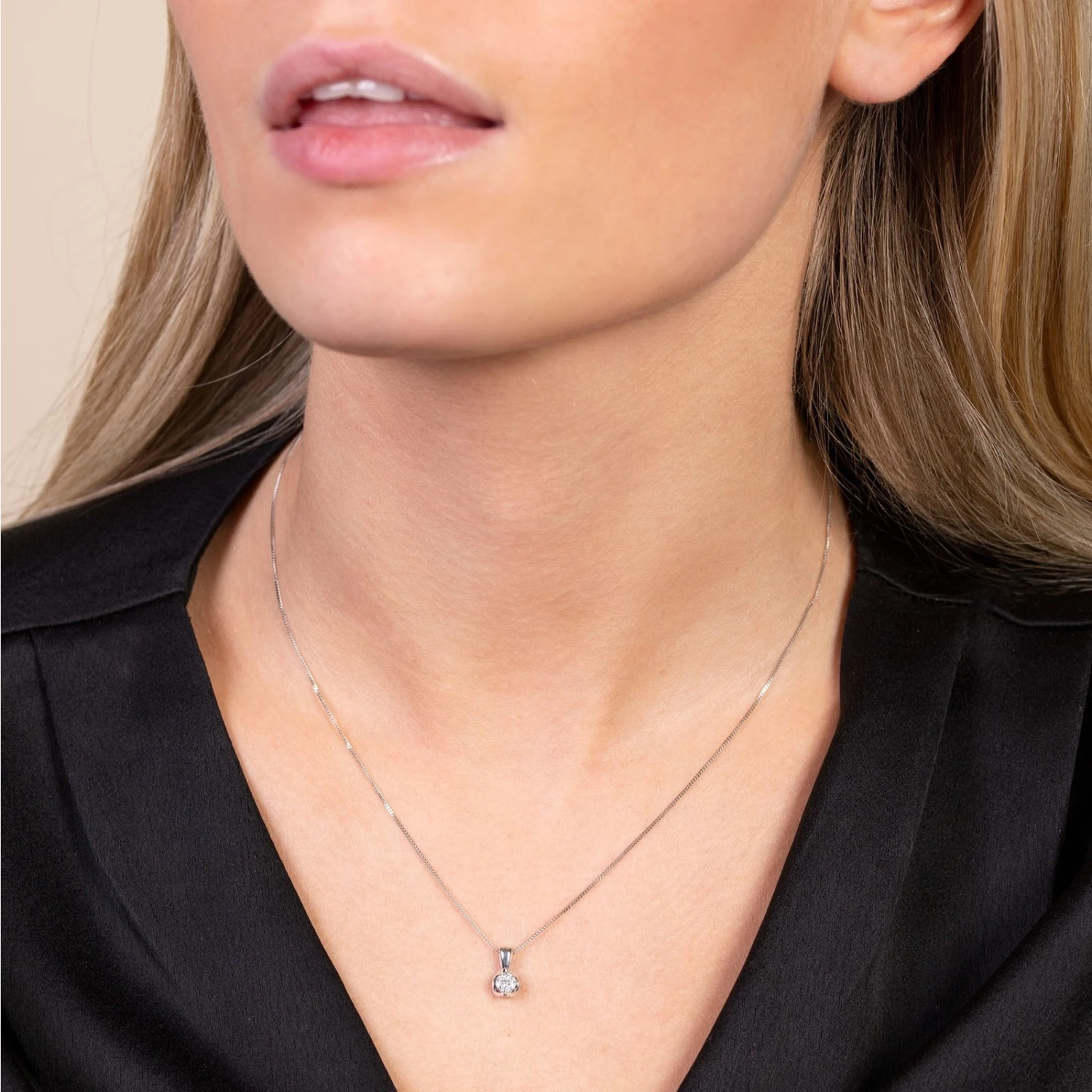 Chisholm Hunter 9ct White Gold Brilliant Cut 0.05ct Diamond Cluster Pendant 5 Chisholm Hunter 9ct White Gold Brilliant Cut 0.05ct Diamond Cluster Pendant - Image 3