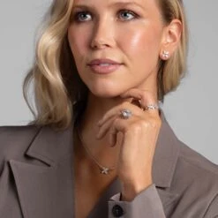 Chisholm Hunter 18ct White Gold Marquise Cut 0.60ct Diamond Necklace -Chisholm Hunter 15 120 01 0140 om c 1