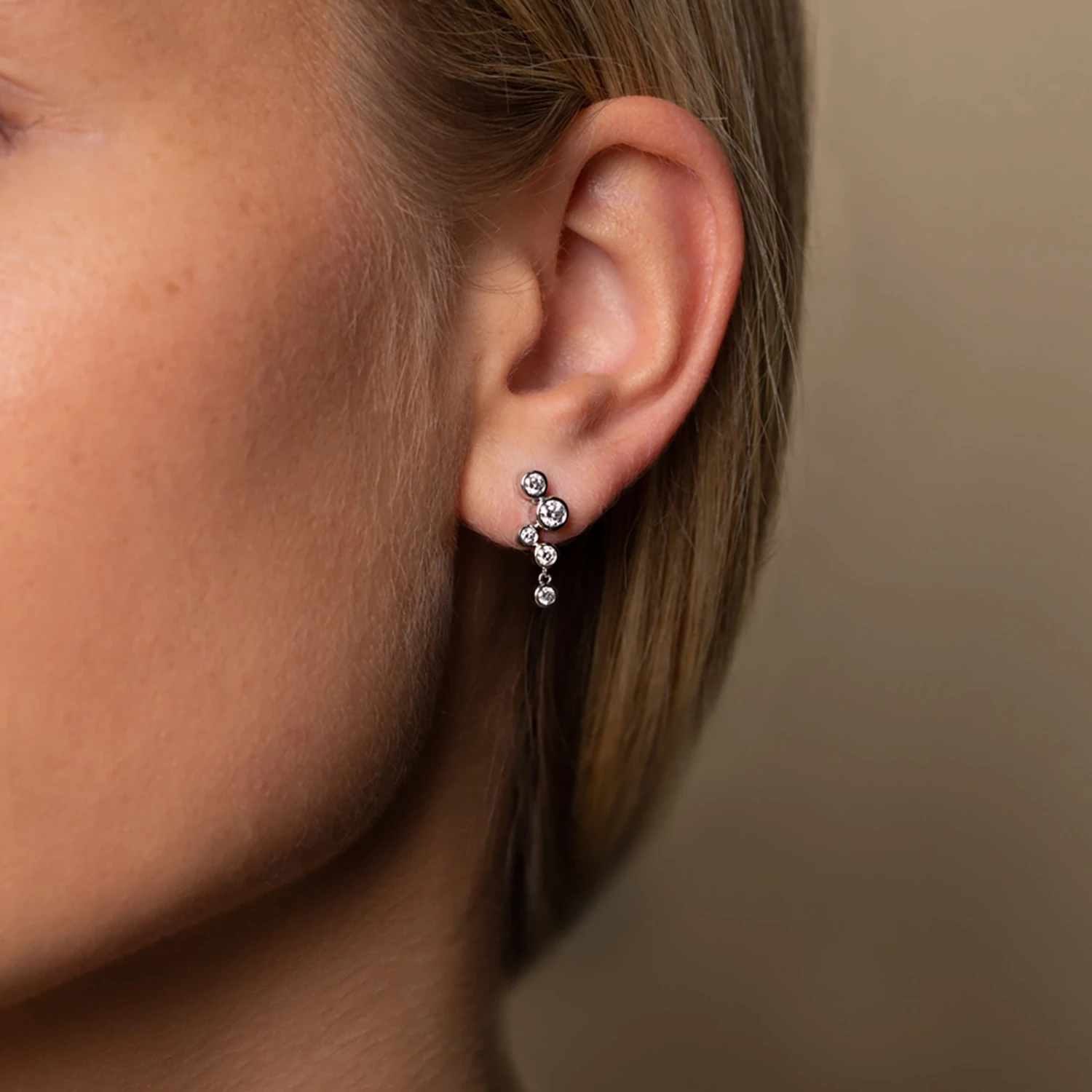 Chisholm Hunter 18ct White Gold Rub Over Brilliant Cut 0.71ct Diamond Drop Earrings 4 Chisholm Hunter 18ct White Gold Rub Over Brilliant Cut 0.71ct Diamond Drop Earrings - Image 2