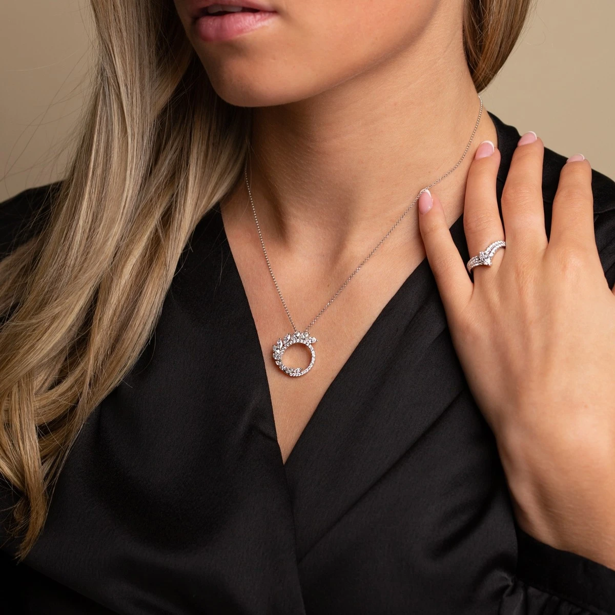 Chisholm Hunter 18ct White Gold 1.33ct Marquise And Brilliant Cut Fancy Circle Pendant 6 Chisholm Hunter 18ct White Gold 1.33ct Marquise And Brilliant Cut Fancy Circle Pendant - Image 4