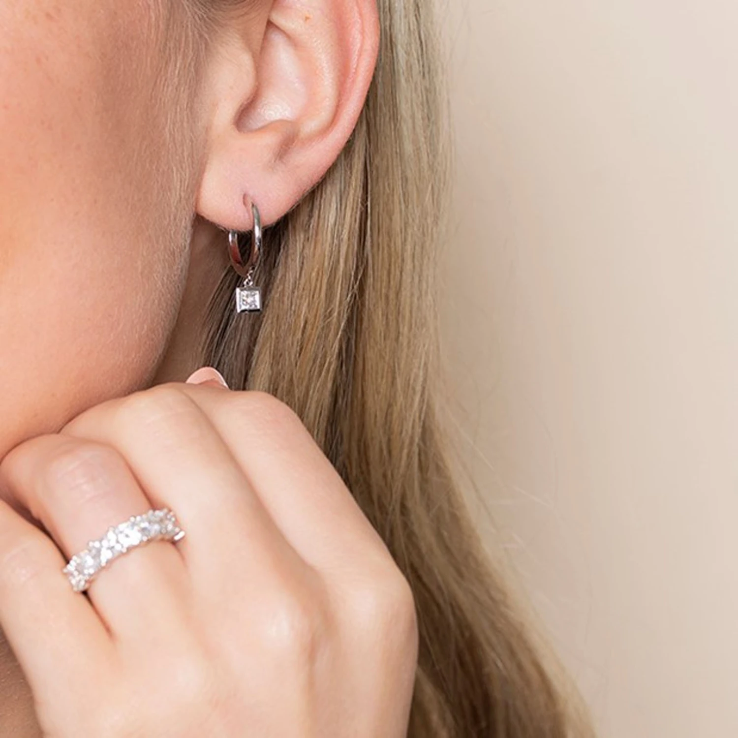 Chisholm Hunter 18ct White Gold 0.60ct Princess Cut Diamond Hoop Earrings 5 Chisholm Hunter 18ct White Gold 0.60ct Princess Cut Diamond Hoop Earrings - Image 3