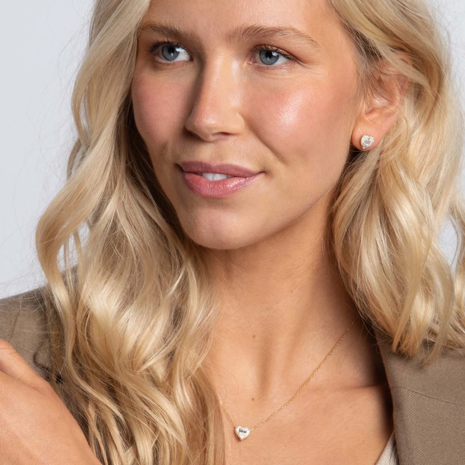 Chisholm Hunter 18ct Yellow Gold 0.50ct Mixed Cut Heart Cluster Earrings 8 Chisholm Hunter 18ct Yellow Gold 0.50ct Mixed Cut Heart Cluster Earrings - Image 6