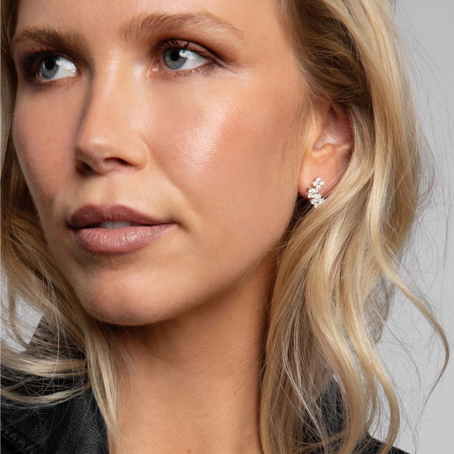 Chisholm Hunter 9ct White Gold Brilliant Cut Diamond 1.38ct Cluster Earrings 7 Chisholm Hunter 9ct White Gold Brilliant Cut Diamond 1.38ct Cluster Earrings - Image 5