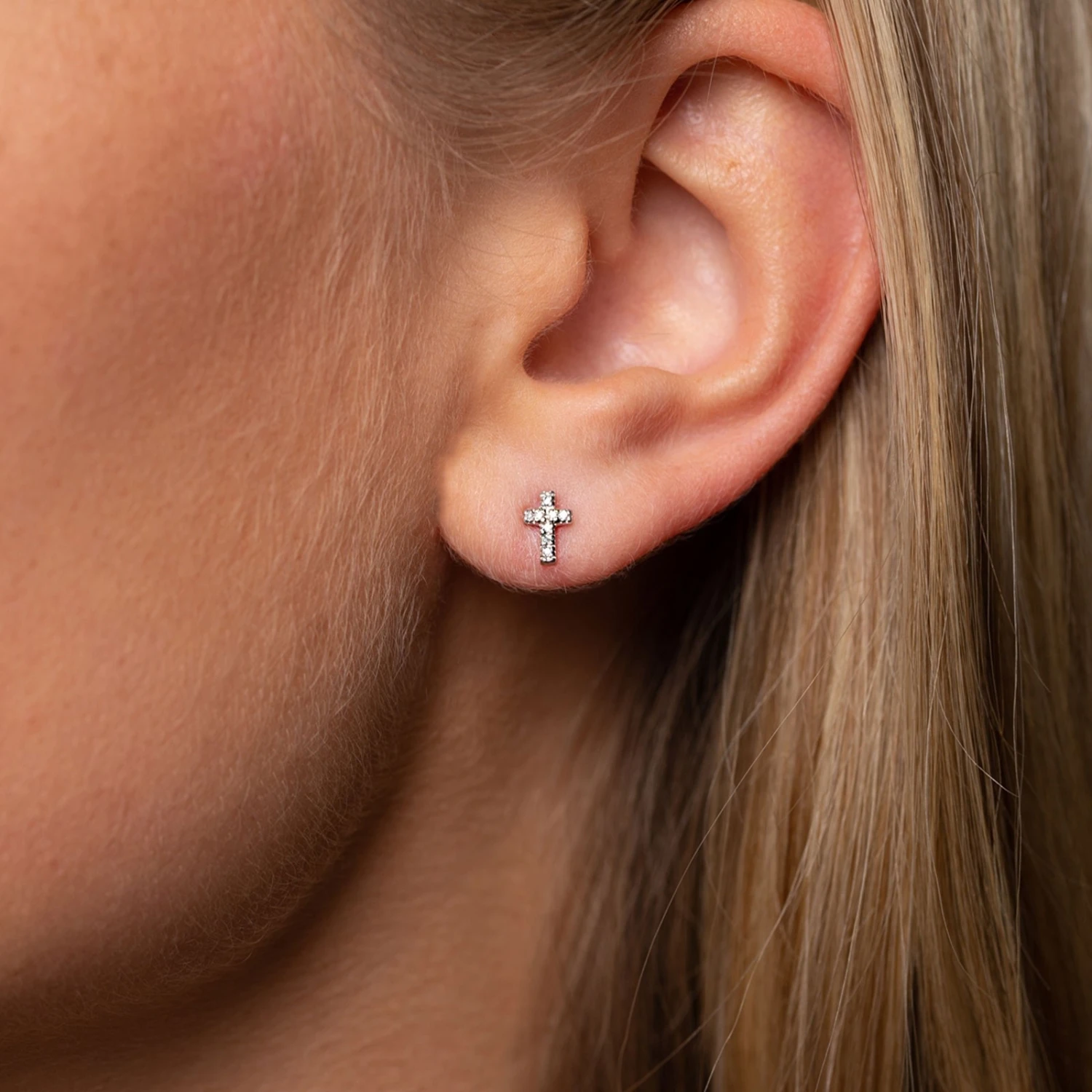 Chisholm Hunter 9ct White Gold 0.05ct Diamond Cross Earrings 4 Chisholm Hunter 9ct White Gold 0.05ct Diamond Cross Earrings - Image 2