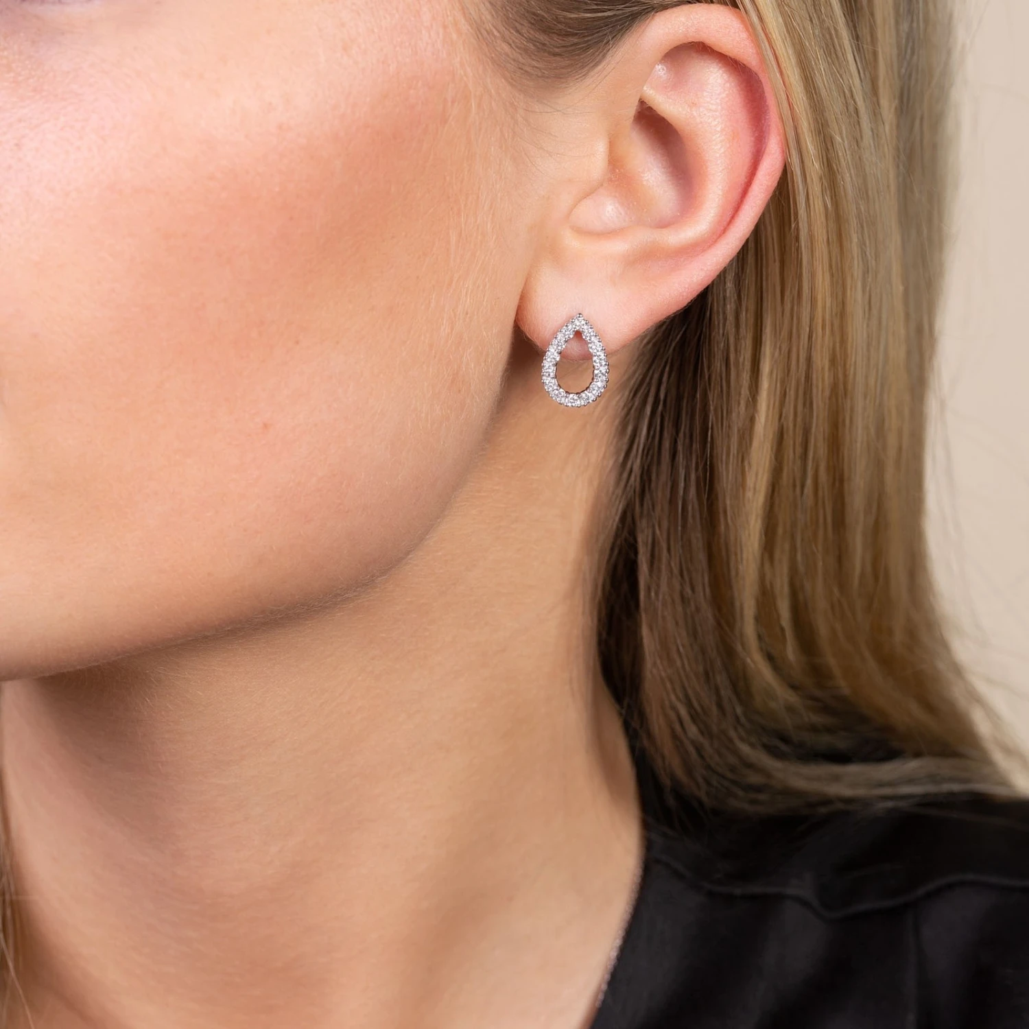 Chisholm Hunter 18ct White Gold 0.80ct Round Brilliant Diamond Fancy Pear Earrings 4 Chisholm Hunter 18ct White Gold 0.80ct Round Brilliant Diamond Fancy Pear Earrings - Image 2