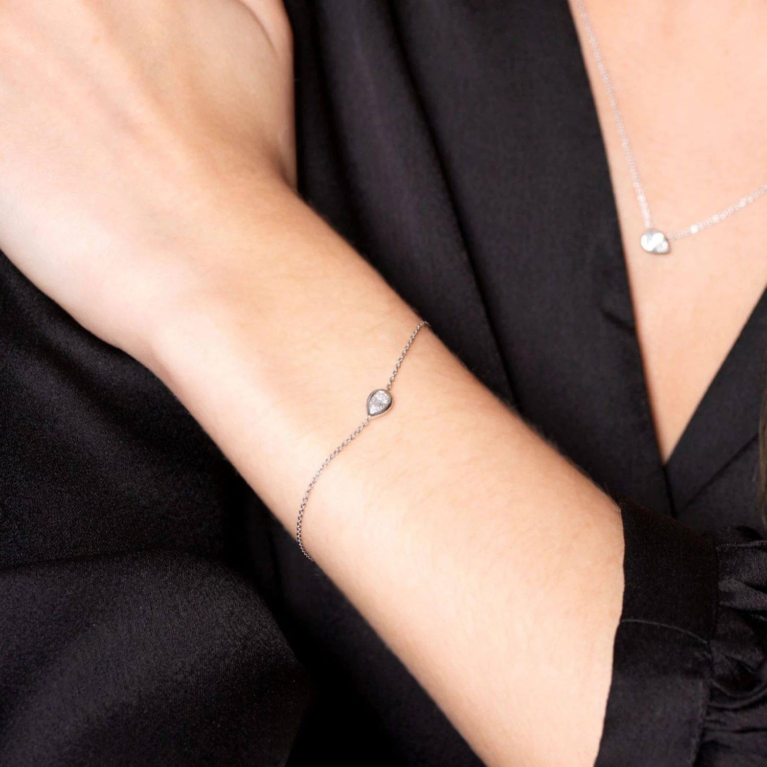 Chisholm Hunter 18ct White Gold 0.30ct Pear Diamond Bracelet 4 Chisholm Hunter 18ct White Gold 0.30ct Pear Diamond Bracelet - Image 2