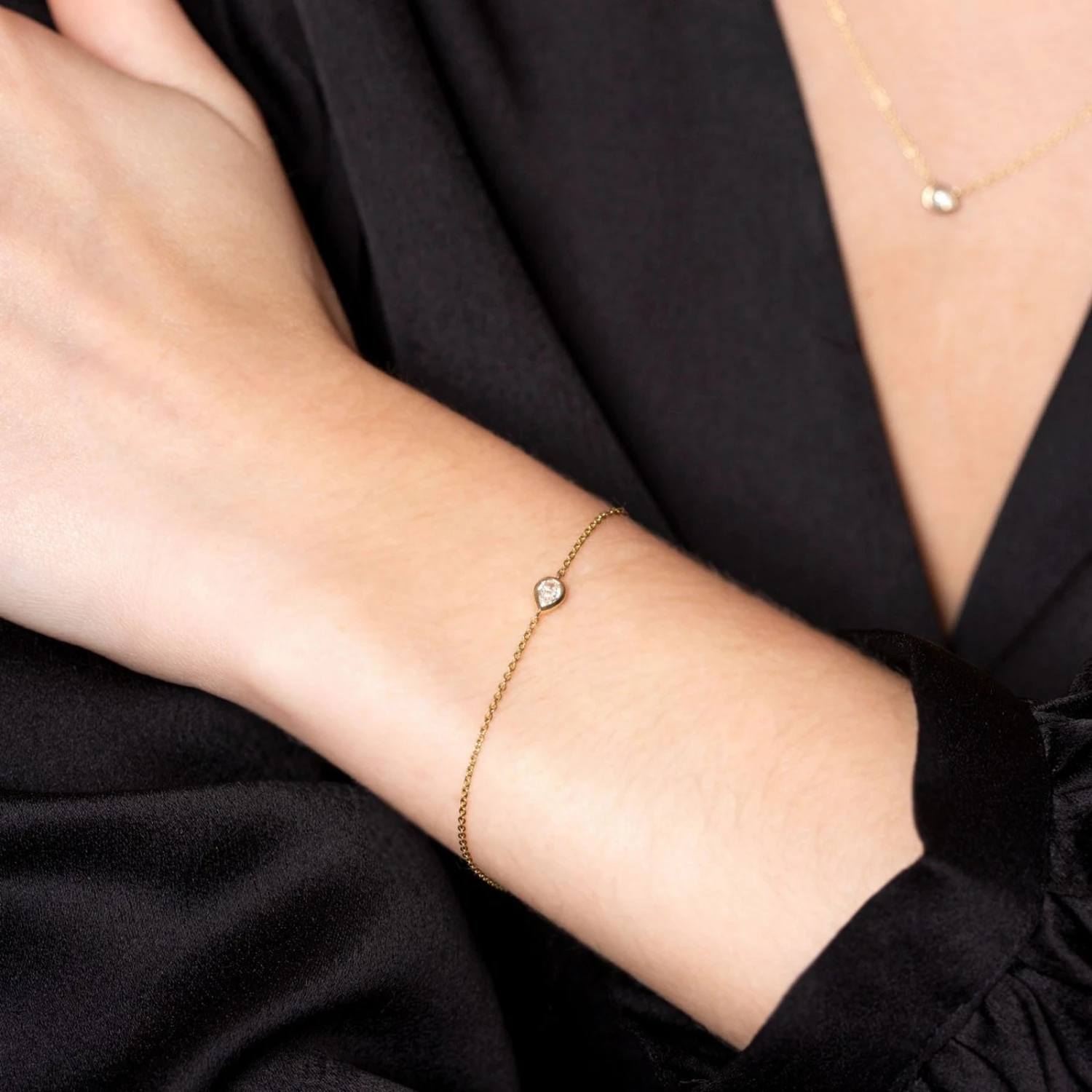 Chisholm Hunter 18ct Yellow Gold 0.14ct Pear Diamond Bracelet 4 Chisholm Hunter 18ct Yellow Gold 0.14ct Pear Diamond Bracelet - Image 2