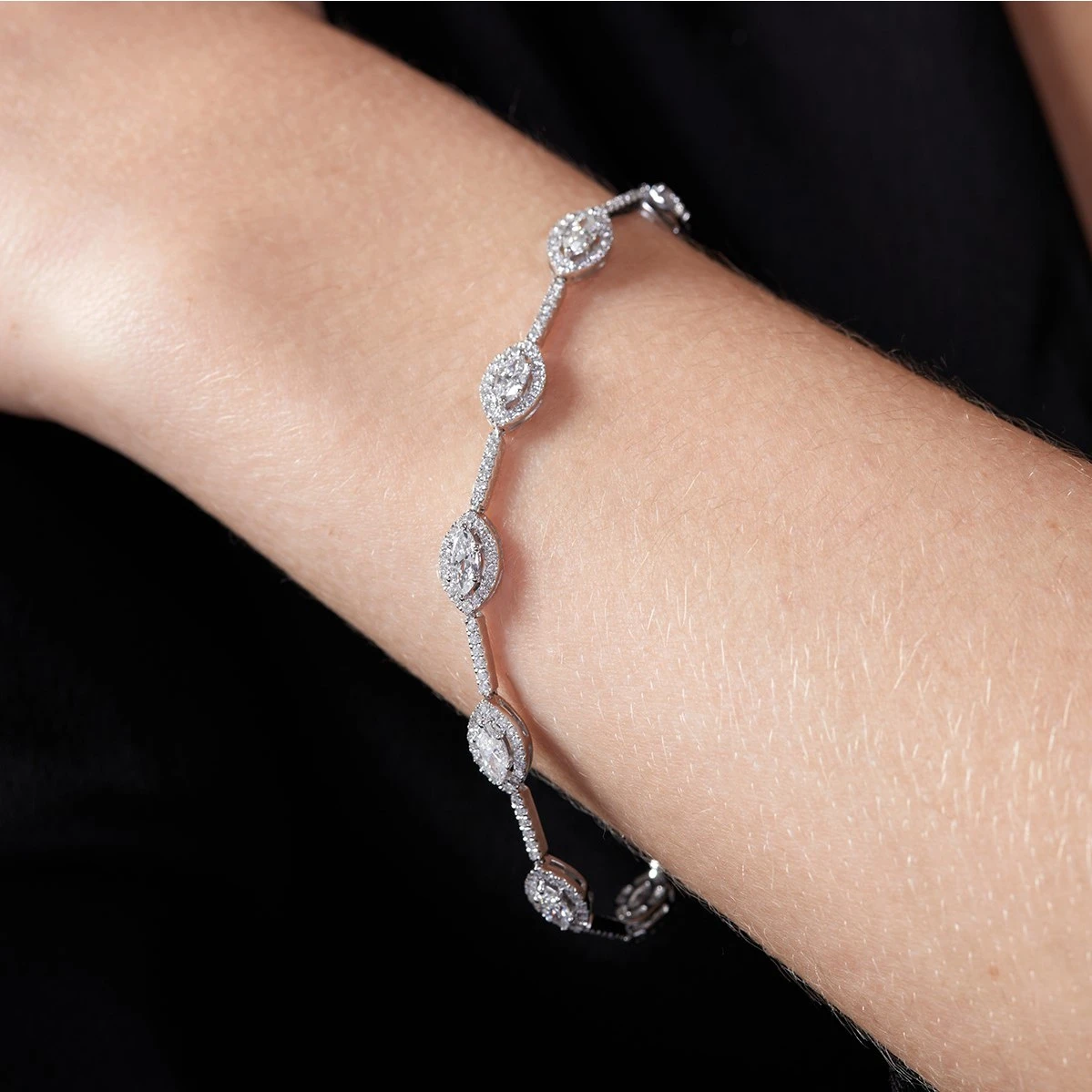 Chisholm Hunter 18ct White Gold Marquise Cut 3.25ct Diamond Cluster Bracelet 6 Chisholm Hunter 18ct White Gold Marquise Cut 3.25ct Diamond Cluster Bracelet - Image 4