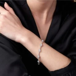 Chisholm Hunter 18ct White Gold Pear And Round Brilliant 3.25ct Diamond Cluster Bracelet -Chisholm Hunter 15 122 02 0047 om 1