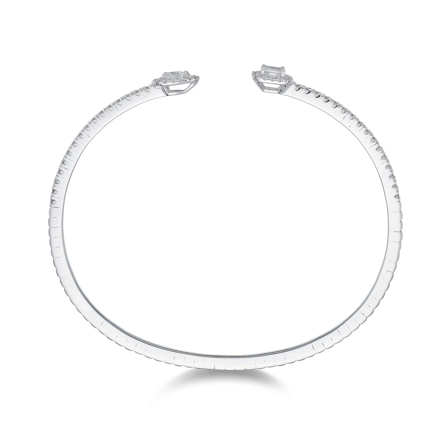 Chisholm Hunter 18ct White Gold Pear Emerald & Brilliant Cut 1.08ct Diamond Crossover Bangle 6 Chisholm Hunter 18ct White Gold Pear Emerald & Brilliant Cut 1.08ct Diamond Crossover Bangle - Image 4