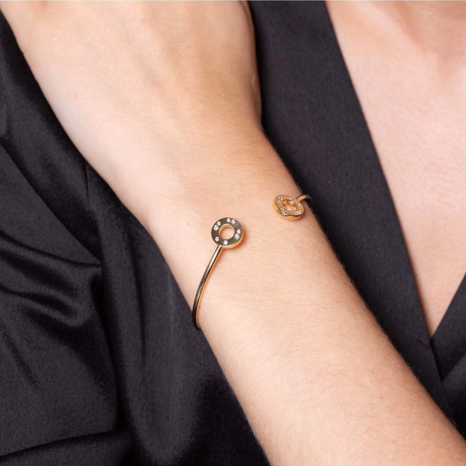 Chisholm Hunter 18ct Yellow Gold Brilliant Cut 0.20ct Diamond Bangle 6 Chisholm Hunter 18ct Yellow Gold Brilliant Cut 0.20ct Diamond Bangle - Image 4