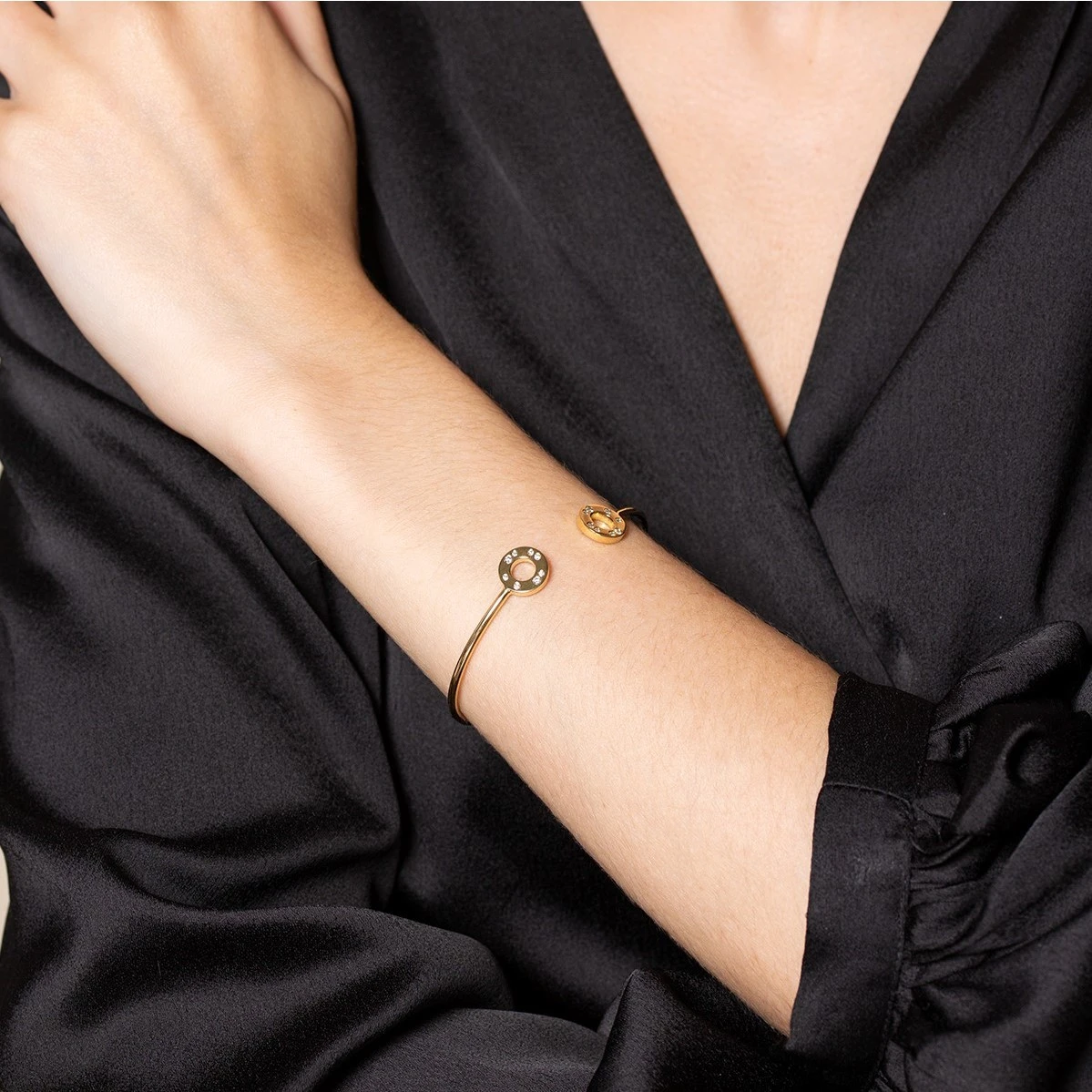 Chisholm Hunter 18ct Yellow Gold Brilliant Cut 0.20ct Diamond Bangle 4 Chisholm Hunter 18ct Yellow Gold Brilliant Cut 0.20ct Diamond Bangle - Image 2