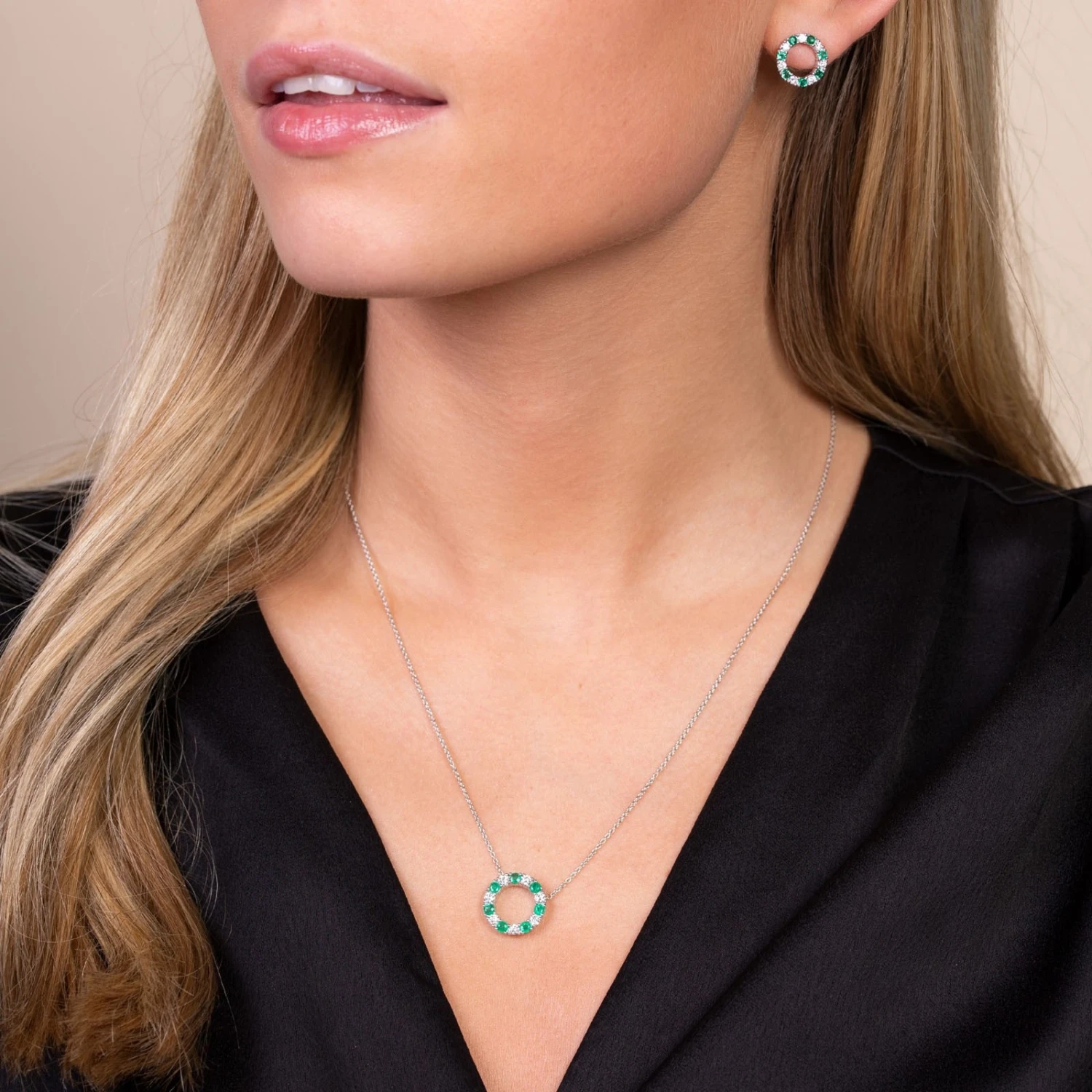 Chisholm Hunter 18ct White Gold 0.35ct Emerald And 0.40ct Round Brilliant Diamond Circle Pendant 4 Chisholm Hunter 18ct White Gold 0.35ct Emerald And 0.40ct Round Brilliant Diamond Circle Pendant - Image 2