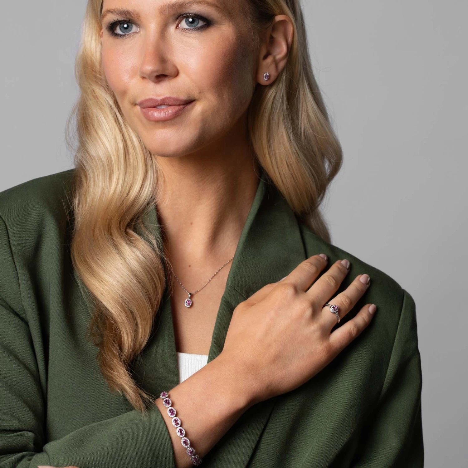 Chisholm Hunter 18ct White Gold 10.30ct Oval Pink Sapphire & 3.00ct Round Brilliant Diamond Bracelet 6 Chisholm Hunter 18ct White Gold 10.30ct Oval Pink Sapphire & 3.00ct Round Brilliant Diamond Bracelet - Image 4