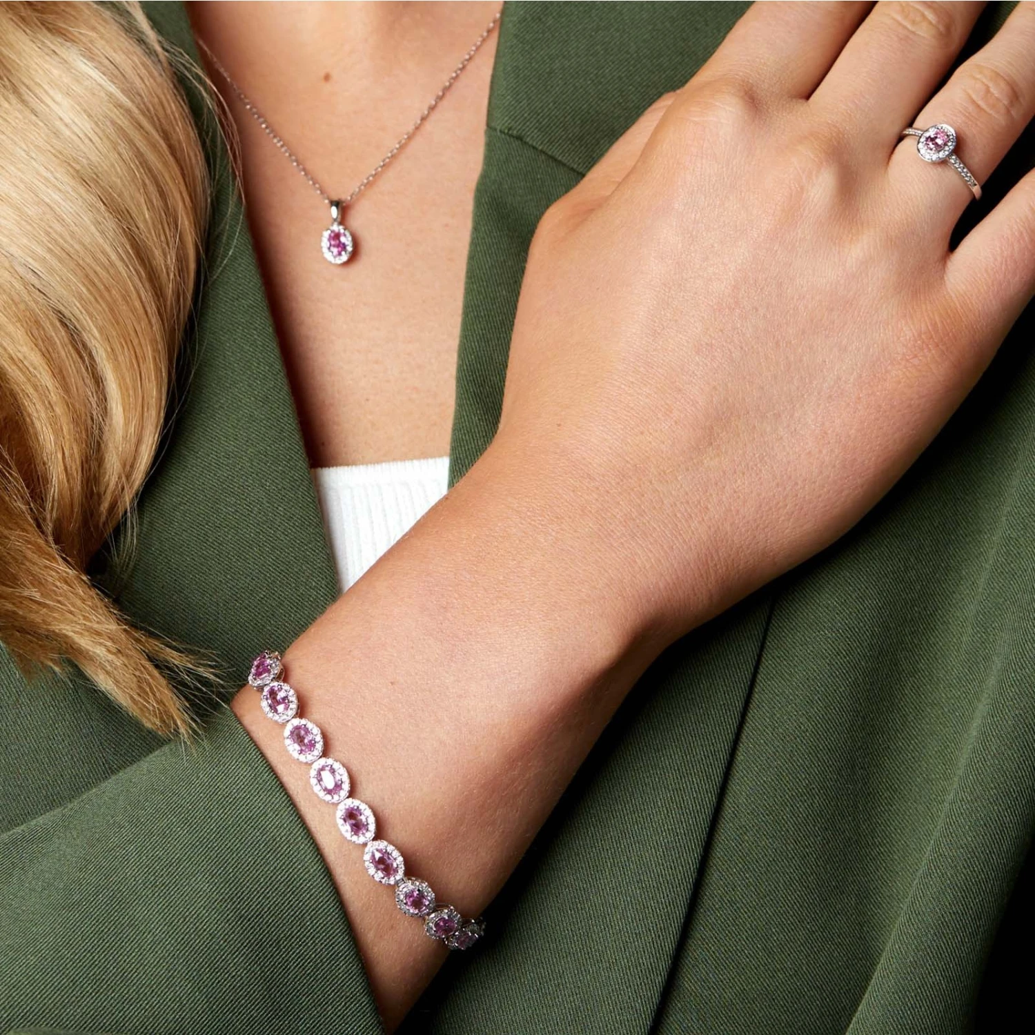 Chisholm Hunter 18ct White Gold 10.30ct Oval Pink Sapphire & 3.00ct Round Brilliant Diamond Bracelet 9 Chisholm Hunter 18ct White Gold 10.30ct Oval Pink Sapphire & 3.00ct Round Brilliant Diamond Bracelet - Image 7