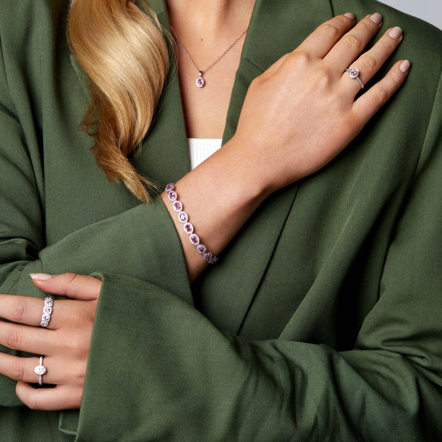 Chisholm Hunter 18ct White Gold 10.30ct Oval Pink Sapphire & 3.00ct Round Brilliant Diamond Bracelet 4 Chisholm Hunter 18ct White Gold 10.30ct Oval Pink Sapphire & 3.00ct Round Brilliant Diamond Bracelet - Image 2