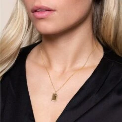 Chisholm Hunter 9ct Yellow Gold Cubic Zirconia Rectangular Signet Pendant -Chisholm Hunter 17 135 06 0016 om 2