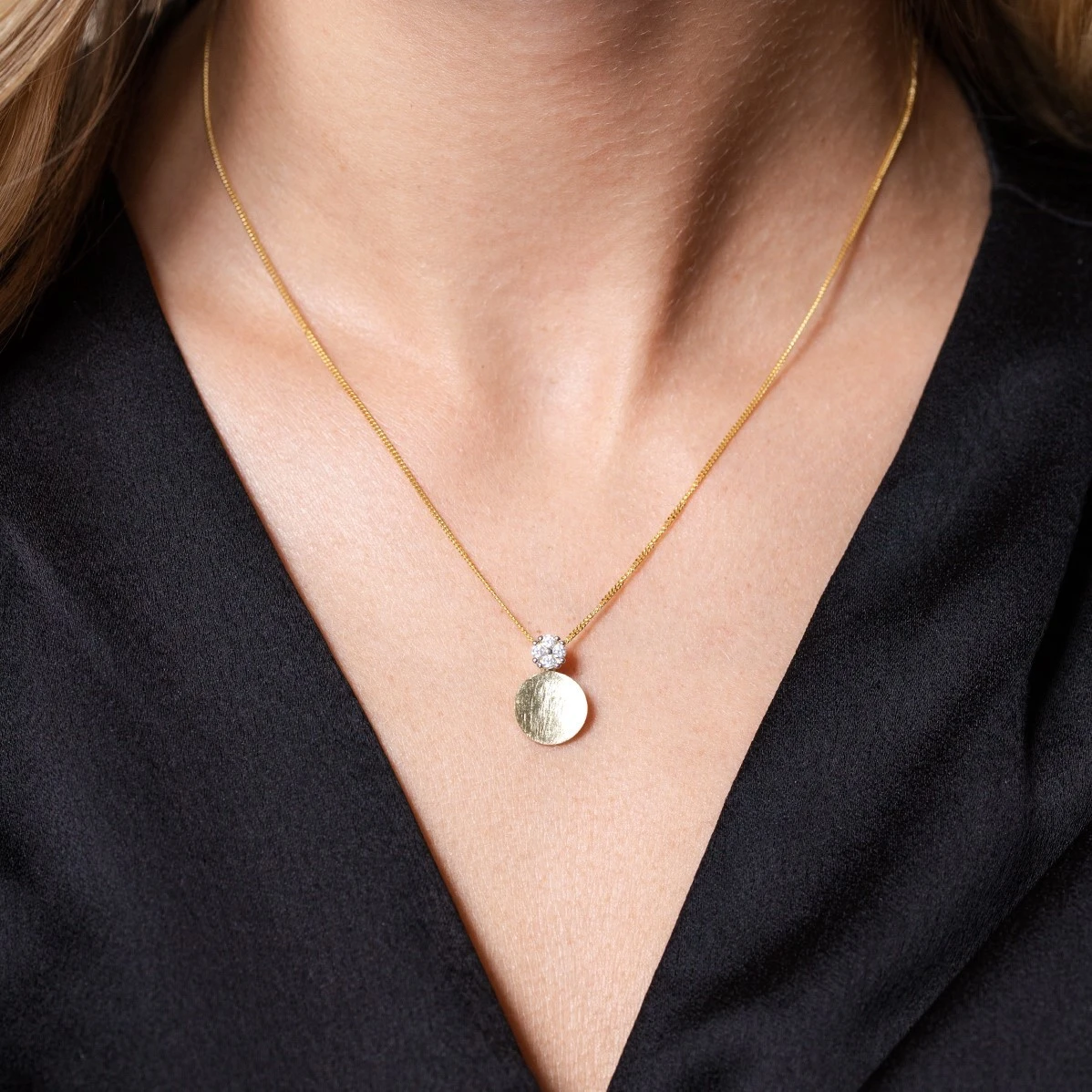 Chisholm Hunter 9ct Yellow Gold Cubic Zirconia Disc Pendant 7 Chisholm Hunter 9ct Yellow Gold Cubic Zirconia Disc Pendant - Image 5