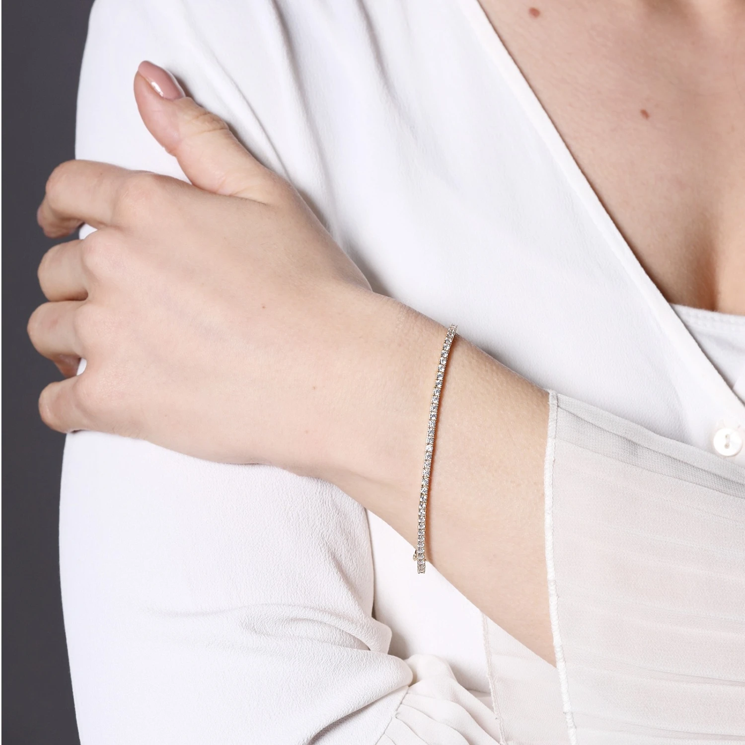 Chisholm Hunter 9ct Yellow Gold Cubic Zirconia Tennis Bracelet 4 Chisholm Hunter 9ct Yellow Gold Cubic Zirconia Tennis Bracelet - Image 2