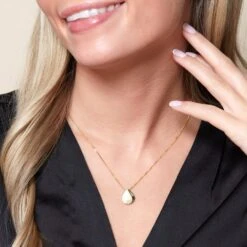 Chisholm Hunter 9ct Yellow Gold Textured Teardrop Pendant 8 Chisholm Hunter 9ct Yellow Gold Textured Teardrop Pendant -Chisholm Hunter 18 141 03 0012 om 2