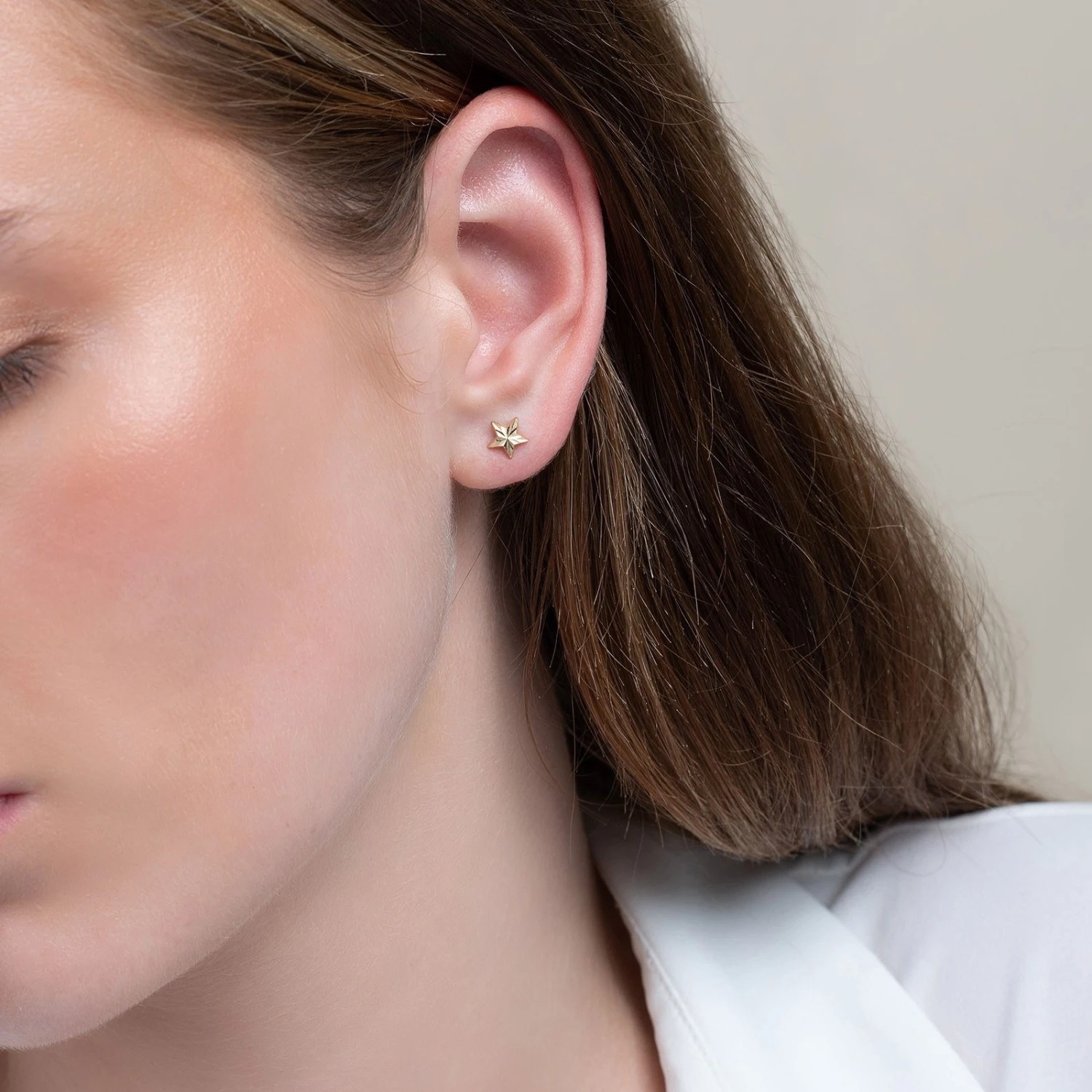 Chisholm Hunter 9ct Yellow Gold Diamond Cut Star Stud Earrings 4 Chisholm Hunter 9ct Yellow Gold Diamond Cut Star Stud Earrings - Image 2